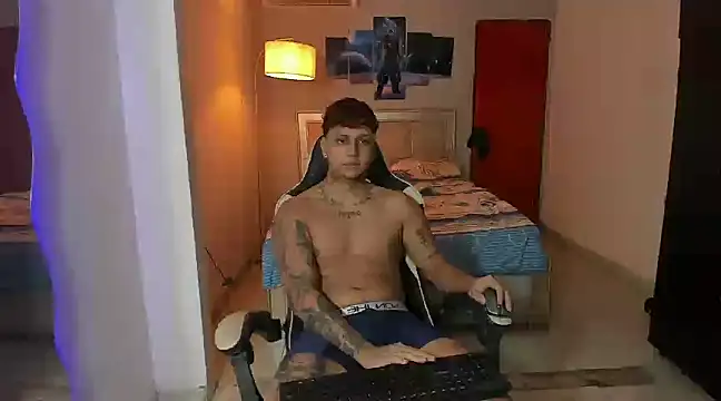 Snapshot of Jake_simons chatting on 01-08-25, 05:05 Jake simons online show from 01-08-25, 05:05