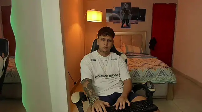 Snapshot of Jake_simons chatting on 01-15-25, 03:11 Jake simons online show from 01-15-25, 03:11