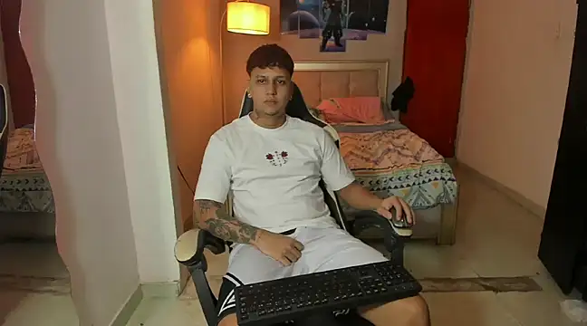 Snapshot of Jake_simons chatting on 01-16-25, 02:30 Jake simons online show from 01-16-25, 02:30