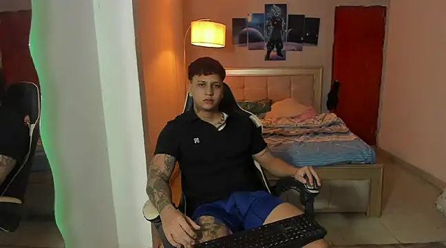 Snapshot of Jake_simons chatting on 01-22-25, 03:40 Jake simons online show from 01-22-25, 03:40