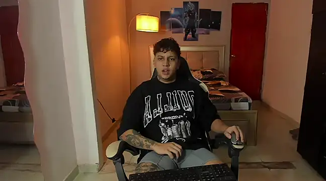 Snapshot of Jake_simons chatting on 02-09-25, 06:58 Jake simons online show from 02-09-25, 06:58