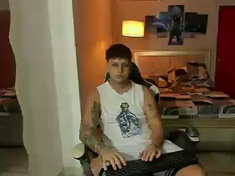 Snapshot of Jake_simons chatting on 02-13-25, 03:07 Jake simons online show from 02-13-25, 03:07