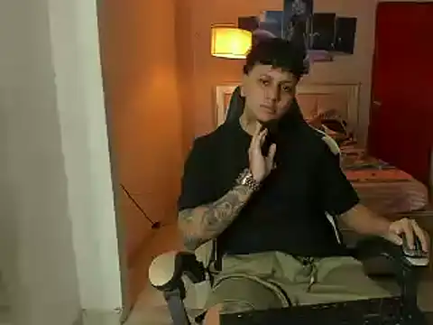 Snapshot of Jake_simons chatting on 03-22-25, 02:05 Jake simons online show from 03-22-25, 02:05