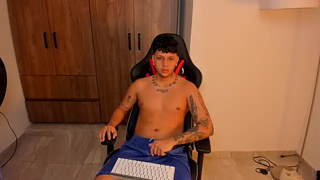 Snapshot of Jake_simons chatting on 09-27-25, 01:54 Jake simons online show from 09-27-25, 01:54