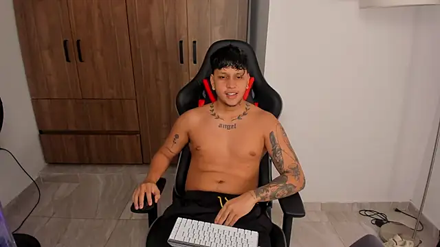 Snapshot of Jake_simons chatting on 10-04-25, 08:56 Jake simons online show from 10-04-25, 08:56