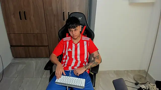 Snapshot of Jake_simons chatting on 10-22-25, 12:05 Jake simons online show from 10-22-25, 12:05