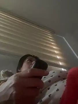 Snapshot of andreaisis2 chatting on 02-05-25, 06:26 andreaisis2 online show from 02-05-25, 06:26