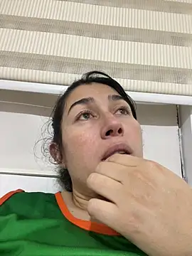 Snapshot of andreaisis2 chatting on 02-06-25, 03:48 andreaisis2 online show from 02-06-25, 03:48