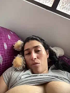 Snapshot of andreaisis2 chatting on 10-09-25, 09:02 andreaisis2 online show from 10-09-25, 09:02