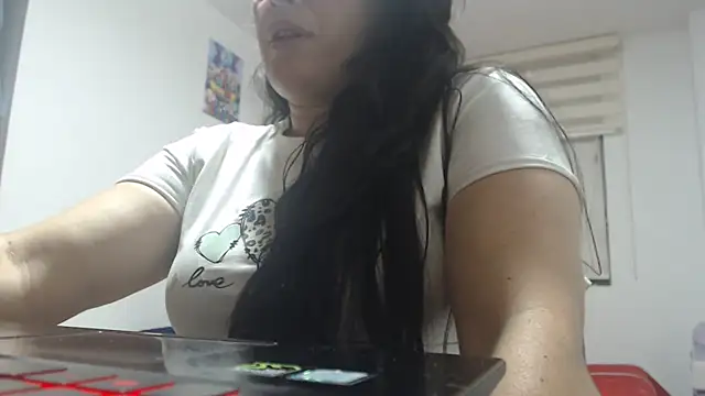 Snapshot of andreaisis2 chatting on 11-11-25, 12:54 andreaisis2 online show from 11-11-25, 12:54