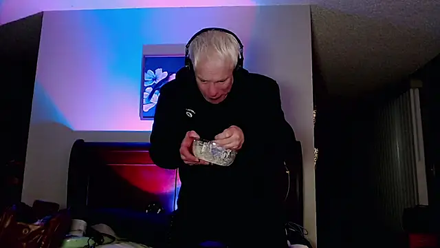 Snarfle82 online show from 11-13-25, 01:10