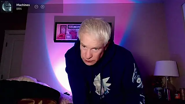 Snarfle82 online show from 12-05-25, 06:22