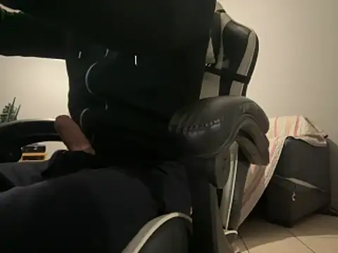 Snapshot of simoninside25 chatting on 12-15-25, 08:24 simoninside25 online show from 12-15-25, 08:24