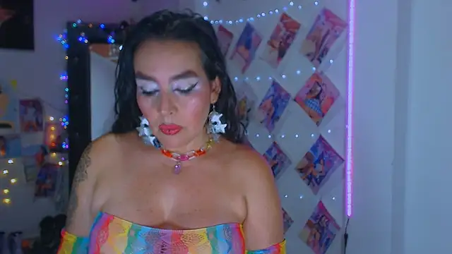 Snapshot of sweet_vanessa_22 chatting on 10-26-25, 05:57 sweet vanessa 22 online show from 10-26-25, 05:57