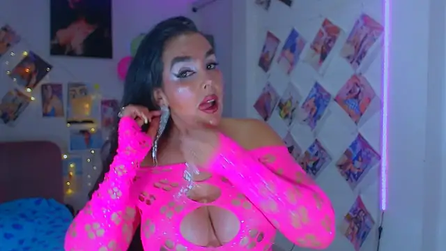 Snapshot of sweet_vanessa_22 chatting on 12-05-25, 04:43 sweet vanessa 22 online show from 12-05-25, 04:43