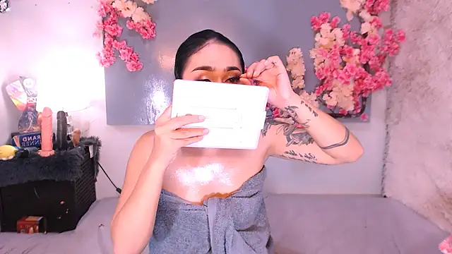 Oriental Tiara online show from 10-18-25, 10:38