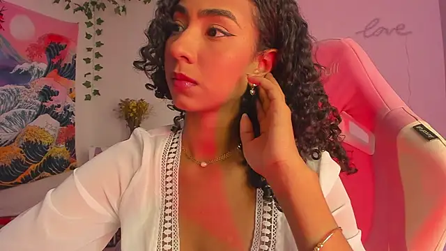 Snapshot of khaliope chatting on 12-12-24, 03:21 khaliope online show from 12-12-24, 03:21