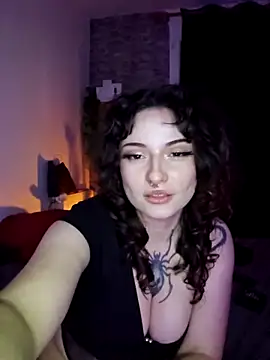 Snapshot of Moxxxie chatting on 11-19-25, 05:24 Moxxxie online show from 11-19-25, 05:24