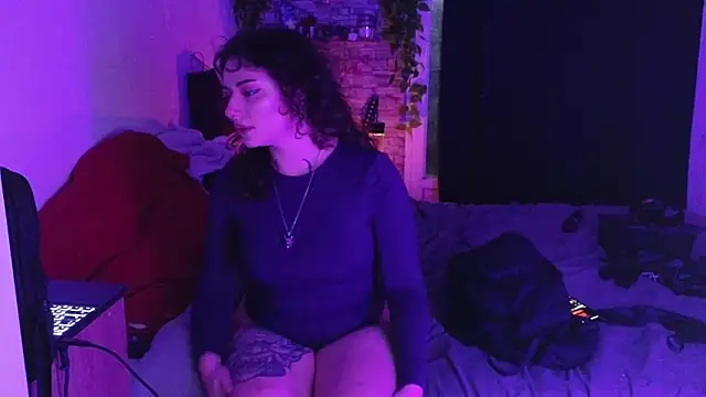 Snapshot of Moxxxie chatting on 12-16-25, 04:34 Moxxxie online show from 12-16-25, 04:34