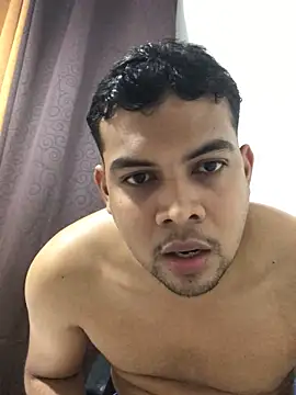 Snapshot of ElsecretodeBruno chatting on 10-27-25, 12:04 ElsecretodeBruno online show from 10-27-25, 12:04