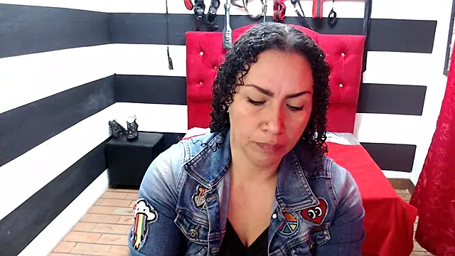 Snapshot of ADELHEY_RAN chatting on 02-21-25, 01:00 ADELHEY RAN online show from 02-21-25, 01:00