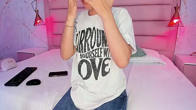 Snapshot of IvySanders1 chatting on 10-12-25, 01:10 IvySanders1 online show from 10-12-25, 01:10