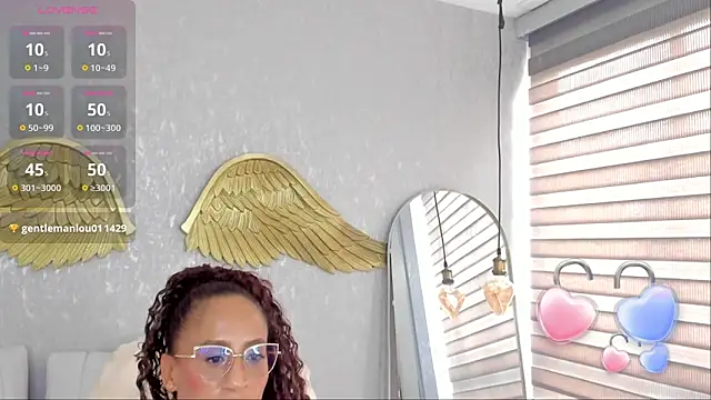 Snapshot of EmmaFerrary chatting on 11-06-25, 07:15 EmmaFerrary online show from 11-06-25, 07:15