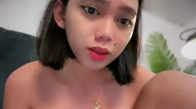 Snapshot of GenesisCastillano chatting on 02-22-25, 11:24 GenesisCastillano online show from 02-22-25, 11:24