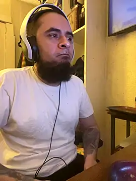 Snapshot of cnasty5621333 chatting on 11-16-25, 01:17 cnasty5621333 online show from 11-16-25, 01:17