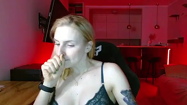 illusorycat online show from 11-13-25, 06:18