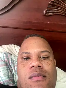 Snapshot of Iced_cloudz chatting on 12-16-25, 04:01 Iced cloudz online show from 12-16-25, 04:01