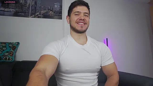 Snapshot of Arilas_ chatting on 11-15-25, 07:38 Arilas online show from 11-15-25, 07:38