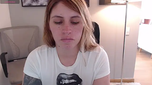 Snapshot of thamarajane chatting on 06-09-26, 07:03 thamarajane online show from 06-09-26, 07:03