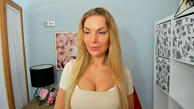 AulloraHoney online show from 02-15-25, 06:12