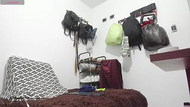 Snapshot of perla_jeff chatting on 05-07-26, 10:31 perla jeff online show from 05-07-26, 10:31