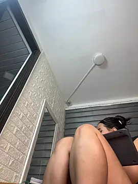 Snapshot of Little_Amber6 chatting on 12-18-24, 08:09 Little Amber6 online show from 12-18-24, 08:09