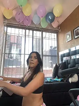 Snapshot of Little_Amber6 chatting on 01-10-25, 08:04 Little Amber6 online show from 01-10-25, 08:04