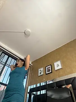 Snapshot of Little_Amber6 chatting on 01-17-25, 09:17 Little Amber6 online show from 01-17-25, 09:17