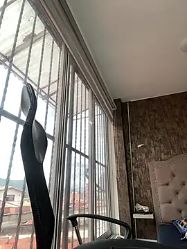 Snapshot of Little_Amber6 chatting on 01-27-25, 08:17 Little Amber6 online show from 01-27-25, 08:17