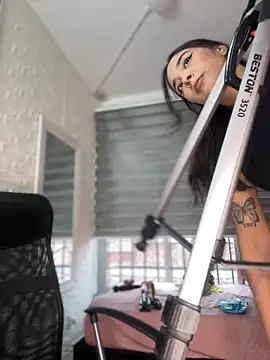 Snapshot of Little_Amber6 chatting on 02-16-25, 08:55 Little Amber6 online show from 02-16-25, 08:55