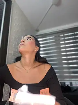 Snapshot of Little_Amber6 chatting on 02-18-25, 10:03 Little Amber6 online show from 02-18-25, 10:03