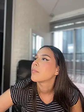 Snapshot of Little_Amber6 chatting on 03-03-25, 08:21 Little Amber6 online show from 03-03-25, 08:21