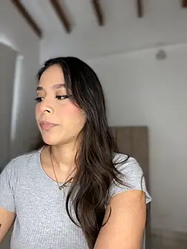 Snapshot of Little_Amber6 chatting on 11-02-25, 08:00 Little Amber6 online show from 11-02-25, 08:00