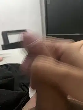 Snapshot of dustbor chatting on 01-22-25, 09:32 dustbor online show from 01-22-25, 09:32