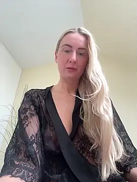 Snapshot of CutieEmy chatting on 04-16-26, 12:06 CutieEmy online show from 04-16-26, 12:06