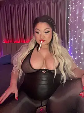 Larissa K online show from 11-21-25, 02:49