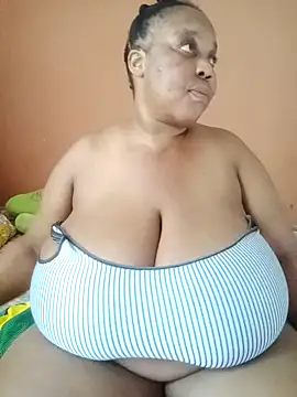 Snapshot of Lovelyboobs01 chatting on 01-07-25, 01:14 Lovelyboobs01 online show from 01-07-25, 01:14