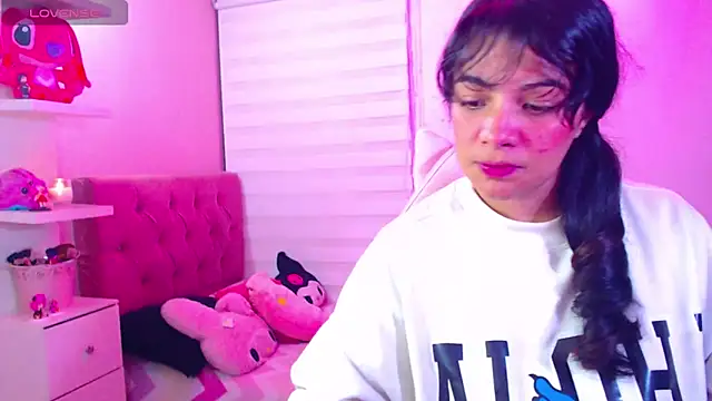 Snapshot of Vannessa__Shy chatting on 12-05-24, 11:51 Vannessa  Shy online show from 12-05-24, 11:51