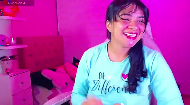 Snapshot of Vannessa__Shy chatting on 12-06-24, 02:57 Vannessa  Shy online show from 12-06-24, 02:57