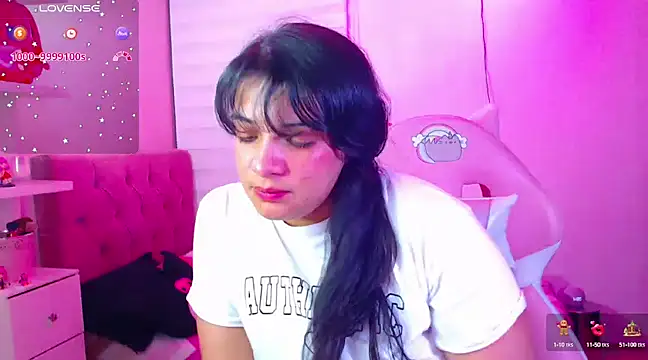 Snapshot of Vannessa__Shy chatting on 12-11-24, 11:21 Vannessa  Shy online show from 12-11-24, 11:21